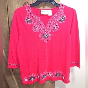 Alfred Dunner 3/4 sleeve pink tunic top with embroidery in a medium petite.